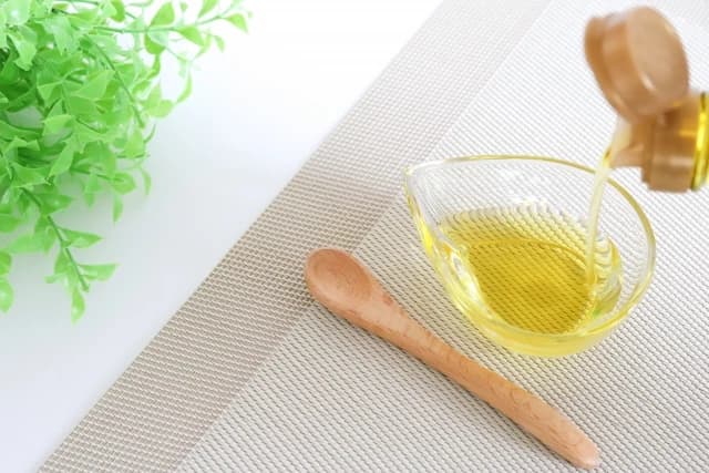 えごま油を毎日小さじ1杯続けるだけ。かんたん習慣化のコツと飽きないかけ方5選